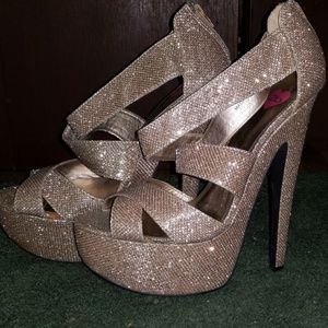 High-heeled Shoes